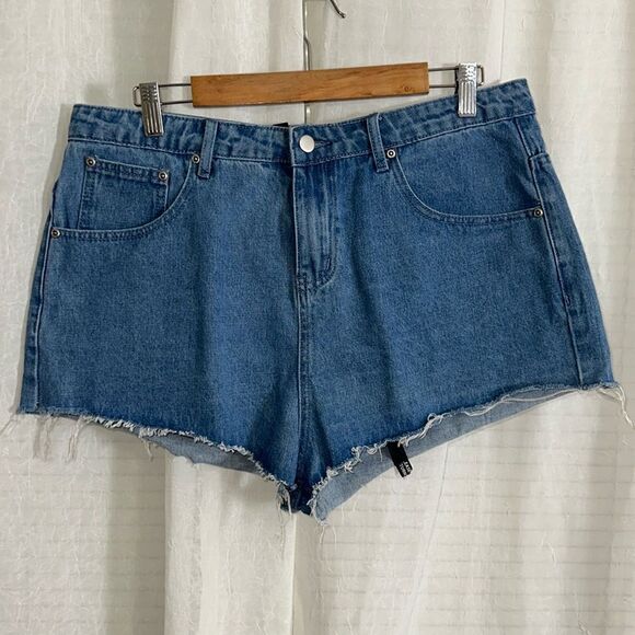 PLT x KARL KANI US12 Medium Vintage Wash Denim Cut Off Raw Fringe Hem Shorts - Picture 1 of 9